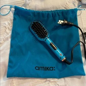 Amika Mini Straightening Brush